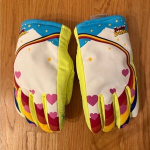 Frenzy Freakies-Gloves develop a pattern once they get wet